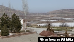 Репрессиядан курман болгондордун «Ата-Бейит» мемориалдык комплекси. 5-март, 2013-жыл.