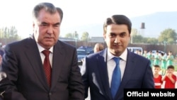 Президент Таджикистана Эмомали Рахмон (слева) и его сын Рустам Эмомали.