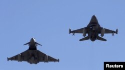 Pamje e aeroplanëve luftarakë të tipit F-16