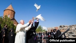 Armenia - Pope Francis releases a dove symbolizing peace at the Khor Virap monastery close to Mount Ararat situated in neighboring Turkey, 26Jun2016. (Photo courtesy of the Armenian Apostolic Church)