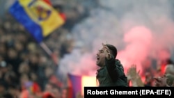 Поведінка румунських уболівальників під час матчу Румунія – Швеція, Бухарест, 15 листопада 2019 року