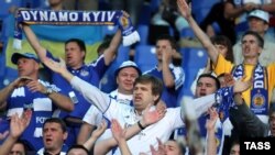 Dynamo Kyiv fans have been using the terraces to voice their dissatisfaction with the political situation in Ukraine.