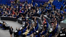 Germany -- Lawmakers vote to recognise the Armenian genocide after a debate during the 173rd sitting of the Bundestag, the German lower house of parliament, in Berlin, June 2, 2016