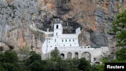 Manastir Ostrog (maj 2020.)