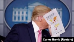 Трамп падчас прэс-канфэрэнцыі, прысьвечанай каранавірусу, у Белым доме, 26 лютага