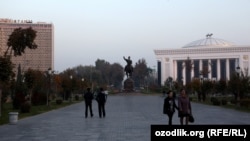 Ташкенттеги Амир Темур аянты.