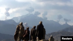 Bombázások a Tora Bora-barlangkomplexumban
