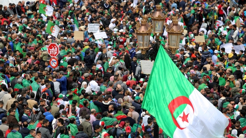 U Alžiru nekoliko hiljada ljudi na protestu protiv vlasti
