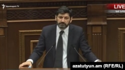 Ваге Григорян в парламенте, Ереван, 18 июня 2019 г.