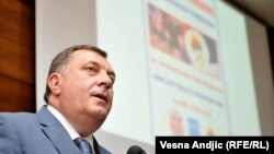 Milorad Dodik za vreme predavanja