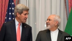 Sekretari amerikan i Shtetit, John Kerry, dhe homologu i tij iranian, Mohammad Javad Zarif në Lozanë, Mars, 2015.