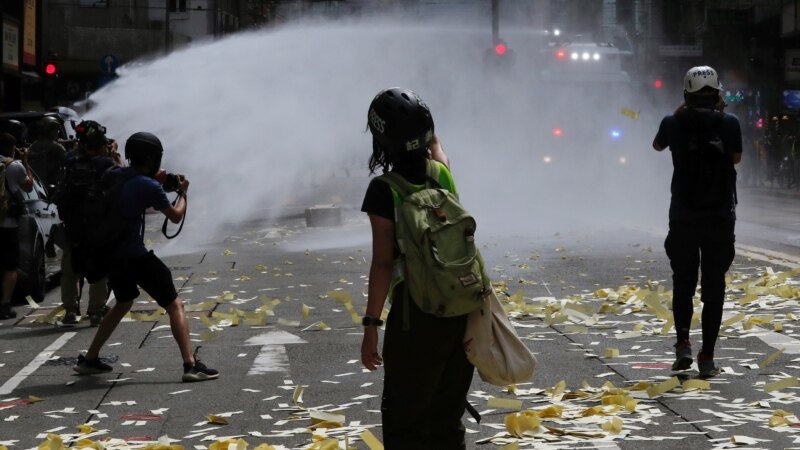 Dhjetëra protestues arrestohen në Hong Kong 