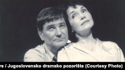 Mihailo Miša Janketić na sceni Jugoslovenskog dramskog pozorišta sa Darom Džokić