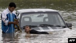 Повінь в Угорщині вже не перша цього року. Фото 17 травня 2010 року