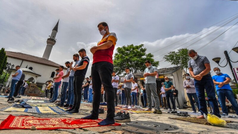 Në Maqedoninë e Veriut namazi i Bajramit mund të falet në xhami