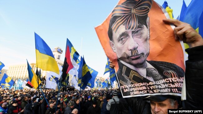 Плакат с изображением президента России Владимира Путина во время акции «Красные линии для Зе». Киев, 8 декабря 2019 года