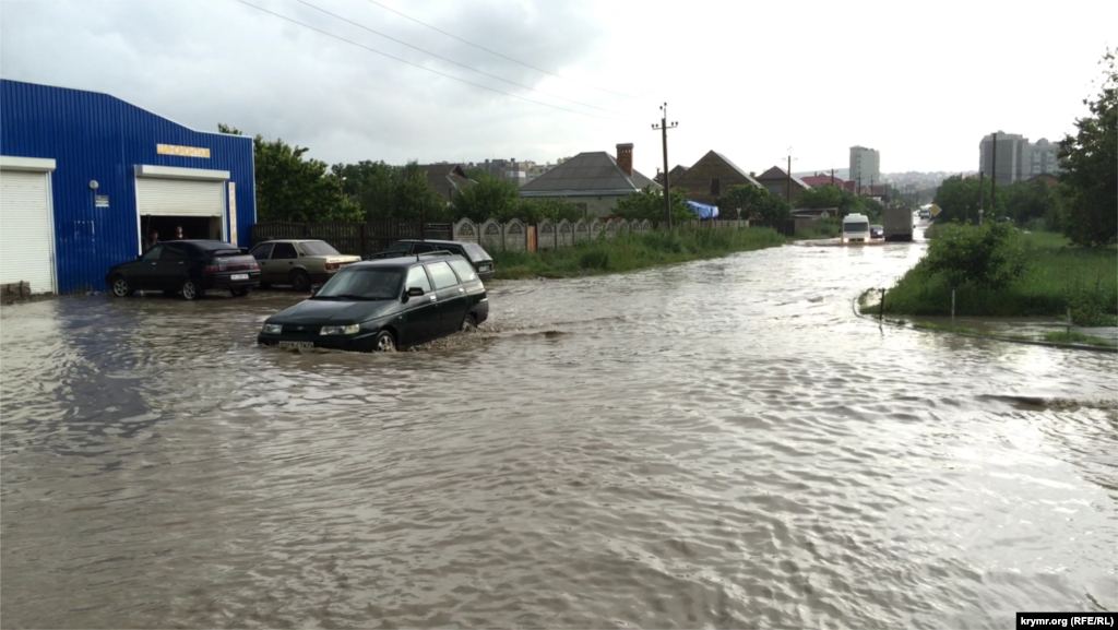 Сильные дожди в июне в Симферополе стали причиной затопления улиц крымской столицы. 9 июня 2015 года