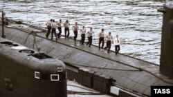 Qırmızı Bayraq Qara Dəniz Donanmasının sualtı qayığında səhər məşqləri. 1991