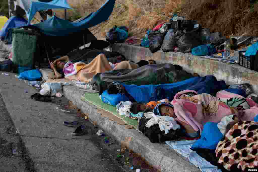 Kushtet në të cilat jetojnë migrantët e kampit të shkatërruar Moria në Greqi.&nbsp;