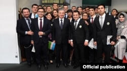 2019-cu ildə prezident Şavkat Mirziyoyev Yaponiyaya rəsmi səfəri zamanı Naqoya Universitetində elmi fəaliyyət göstərən özbəkistanlı tələbə, doktorant və tədqiqatçılarla görüşüb.
