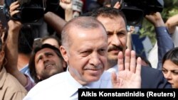 Реджеп Ердоган наразі перемагає в першому турі виборів президента Туреччини