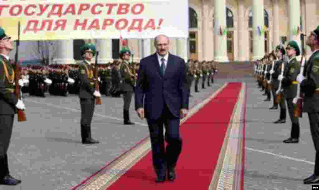 Belarusian President Alyaksandr Lukashenka enters his inauguration ceremony in Minsk on April 8 (epa) - After Belarus's disputed presidential election and the opposition protests that followed it, RFE/RL invited several specialists -- including RFE/RL Belarus Service Director Alexander Lukashuk, who reported live from Minsk during the events -- to assess the future of Belarus's political opposition. Listen to the briefing: Real Audio&nbsp;&nbsp;Windows Media