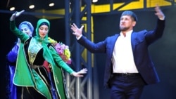 Кадыров танцует лезгинку (архивное фото)