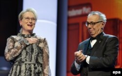 Președinta juriului, actrița Meryl Streep și directorul Berlinalei, Dieter Kosslick