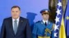 Milorad Dodik stoji ispred zastave BiH, fotoarhiv