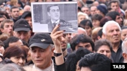 Освобождения Окруашвили с нетерпением ждут его сторонники