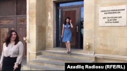 Jurnalist Sevinc Vaqifqızı (sağda) və vəkil Şəhla Hümbətova. 14iyun2017