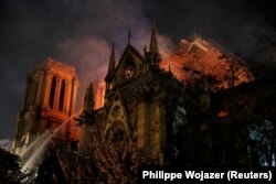 Borba sa vatrenom stihijom, Notre Dame, 15. aprila