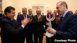 Uzbek President Shavkat Mirziyoev (left) was invited to Ankara by his Turkish counterpart Recep Tayyip Erdogan (right)