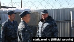 Начальник Головного управління МВС Росії в Алтайському краї Олег Торубаров відвідує поліцейських, які дислокуються в Республіці Чечня