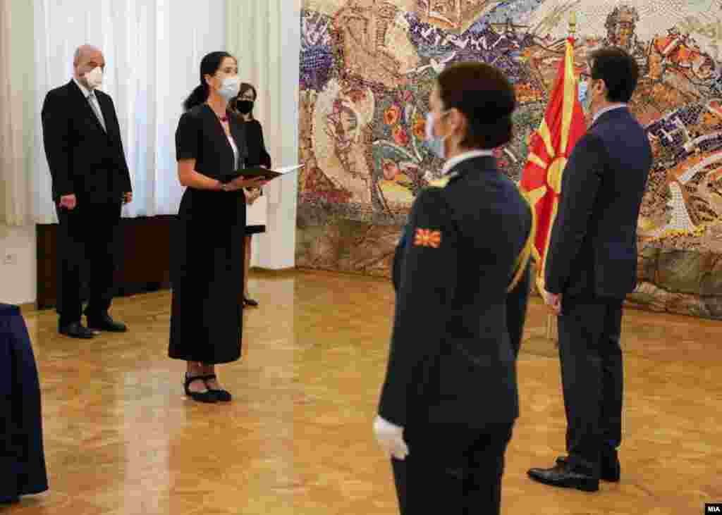МАКЕДОНИЈА - Германија беше и ќе остане доверлив партнер Северна Македонија и ќе продолжи да ја поддржува со сите расположливи сили, истакна новата германска амбасадорка во Скопје, Анке Гизелa Холштајн на денешното предавање на акредитивните писма на претседателот Стево Пендаровски.