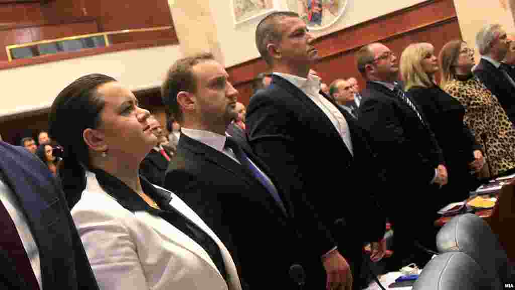 МАКЕДОНИЈА - Бев повикана како лице од кое се земаат одредени известувања да даде одговор за се што е поврзано со случајот Рекет"како и со Меѓународниот сојуз, изјави пратеничката Фросина Ременски, по излегување од Основното јавно обвинителство за гонење на организиран криминал и корупција. Таа нагласи дека се што била прашана во Обвинителството - одговорила.