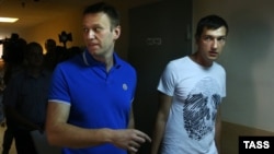 Алексей и Олег Навальные в Замоскворецком суде Москвы