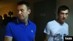 Алексей и Олег Навальные в Замоскворецком суде Москвы