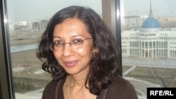 Лондон Университетіндегі Шығыстану және африкатану мектебінің оқытушысы доктор Бавна Даве. Астана, шілде, 2010 жыл.