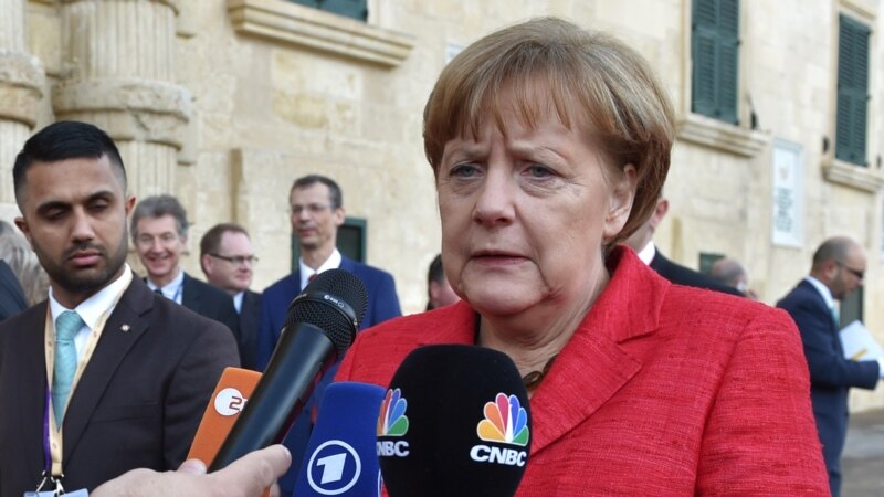 Меркел: Иран боюнча кырдаалдан чыгуунун саясий жолдорун издеш керек