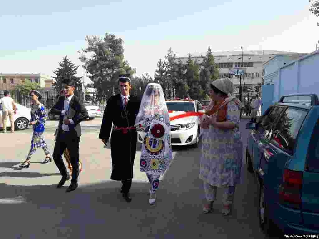 Погода таджикистан курган 10. Таджикистан Курган Тюбе 2022. ЗАГС Таджикистан г Бохтар. Таджикистан президентская свадьба.