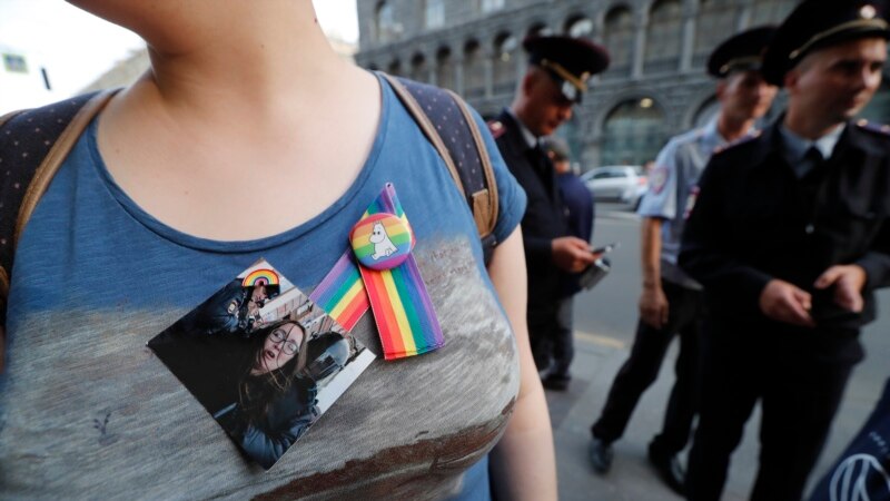 Un tribunal rusesc l-a achitat de omucidere pe un suspect care a atacat un cuplu gay la o gară din Moscova 