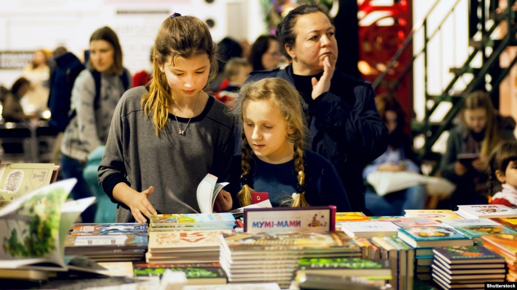 Картинки по запросу фото лондонський книжковий ярмарок 2019