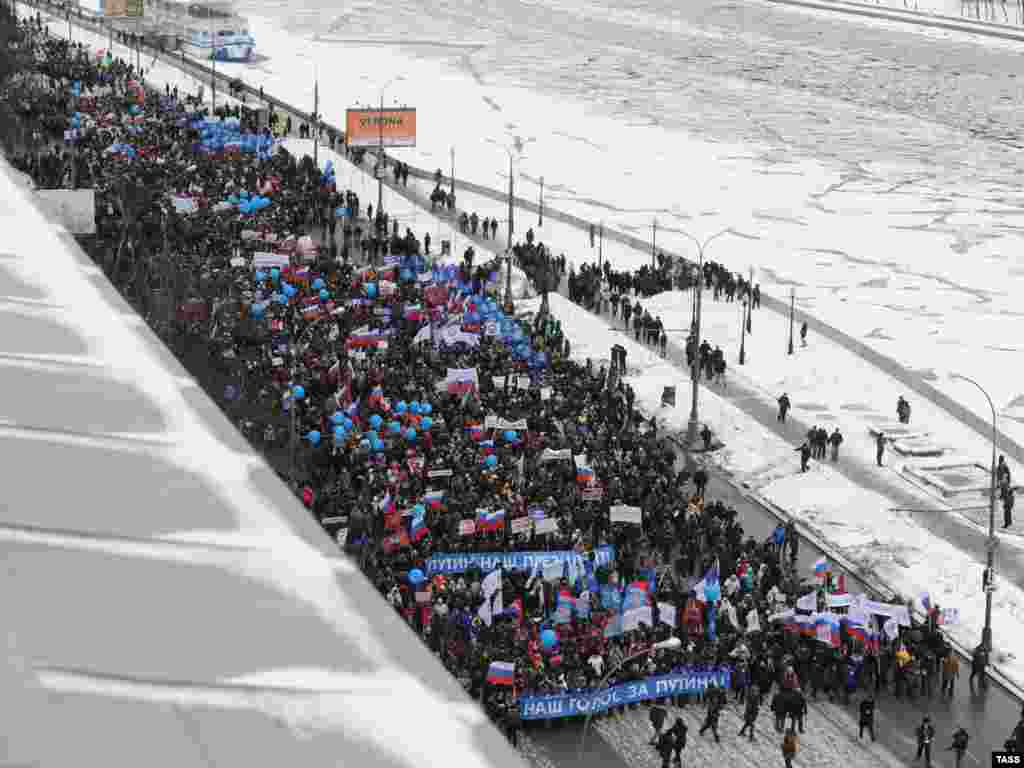 Мәскәүнең Лужники стадионында Владимир Путинны яклау җыены,&nbsp;23 февраль 2012