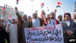 Member's of Najaf's Shiite clerical community and religious studies students calling for reform take part in anti-government protests in the central Iraqi holy city on October 29, 2019. - Anti-government rallies have rocked Iraq since Octobe 25, denouncin