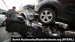 10 фото з місця масштабного ДТП в центрі Києва, де постраждало 19 автівок