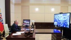 Vladimir Putin na video sastanku, Moskva, 10 april 2020.