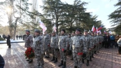 «Крымская самооборона» получила новую форму. Симферополь, февраль 2015 года