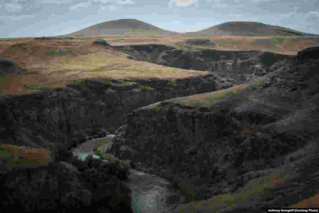 Armenia is to the left of the river.&nbsp;Turkey is to the right. In the promontory in the middle is a monastery that was originally accessed through a tunnel carved into&nbsp;the rock. Photo&nbsp;taken in 2007. 