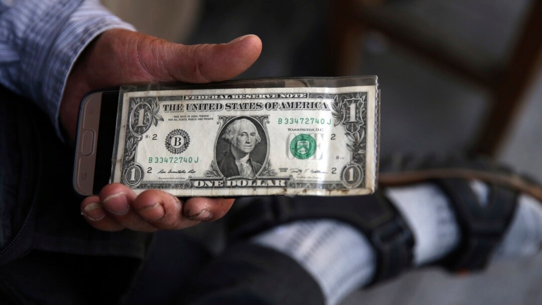 Iranian Currency In Jitters As New Sanctions Roach Iranian Currency In Jitters As New